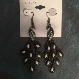 Peacock 🦚 earrings black/ white stones